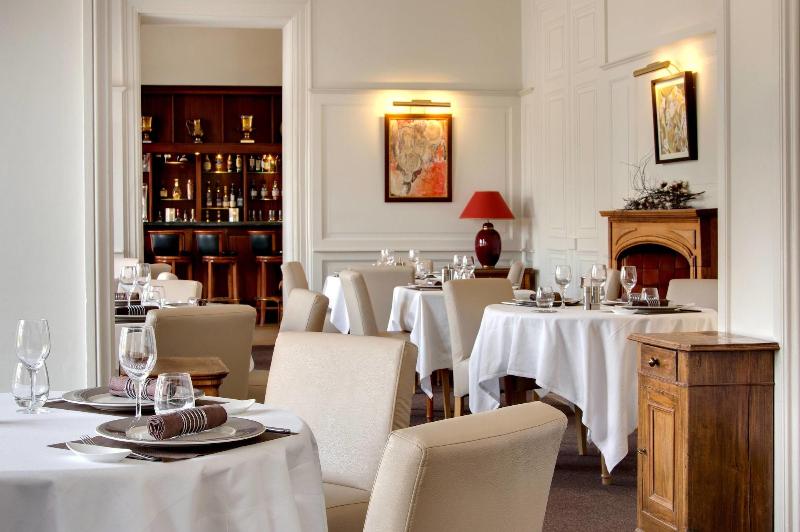 Отель Domaine Et Golf De Vaugouard  La Maison Younan