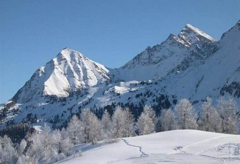 فندق Dujany