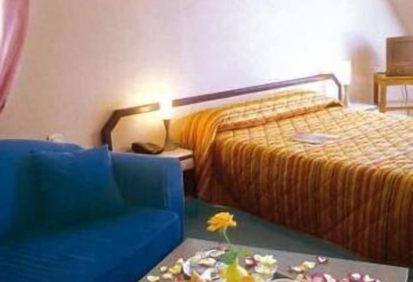 בית מלון כפרי Hôtel Dupleix   Hyper Centre   Parking Et Garage Gratuit