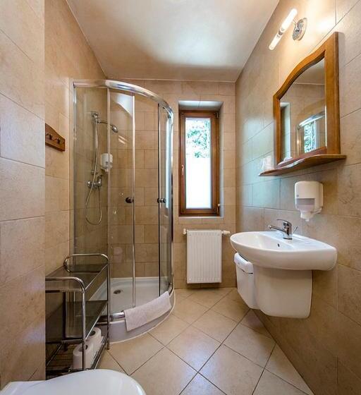 هتل Dwor Karolowka