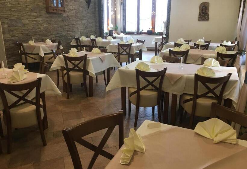 هتل Dwor Karolowka