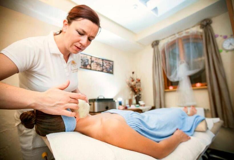 هتل Dwor Karolowka