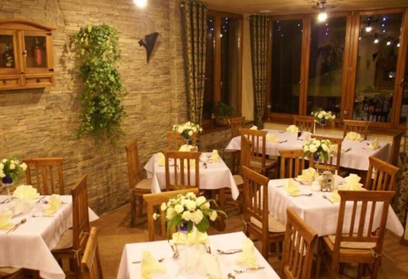 هتل Dwor Karolowka