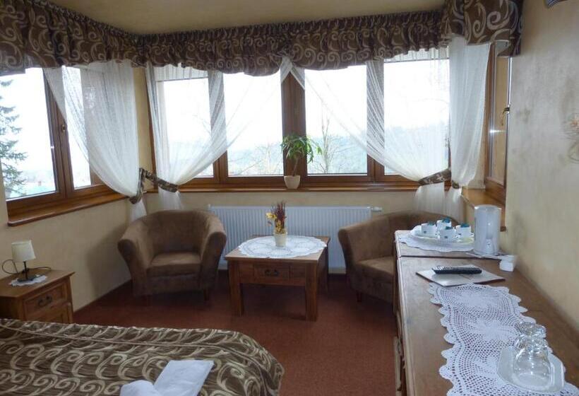 هتل Dwor Karolowka