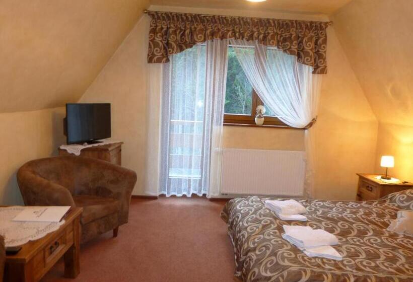 هتل Dwor Karolowka