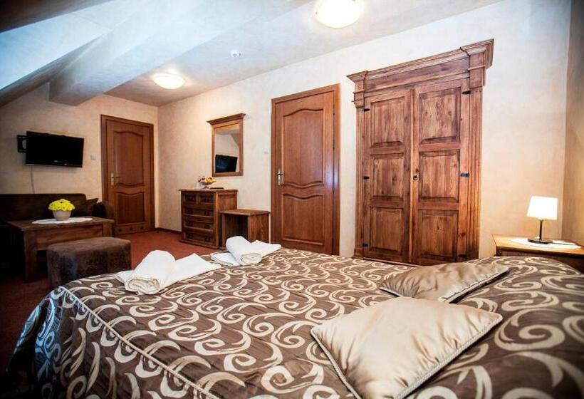 هتل Dwor Karolowka