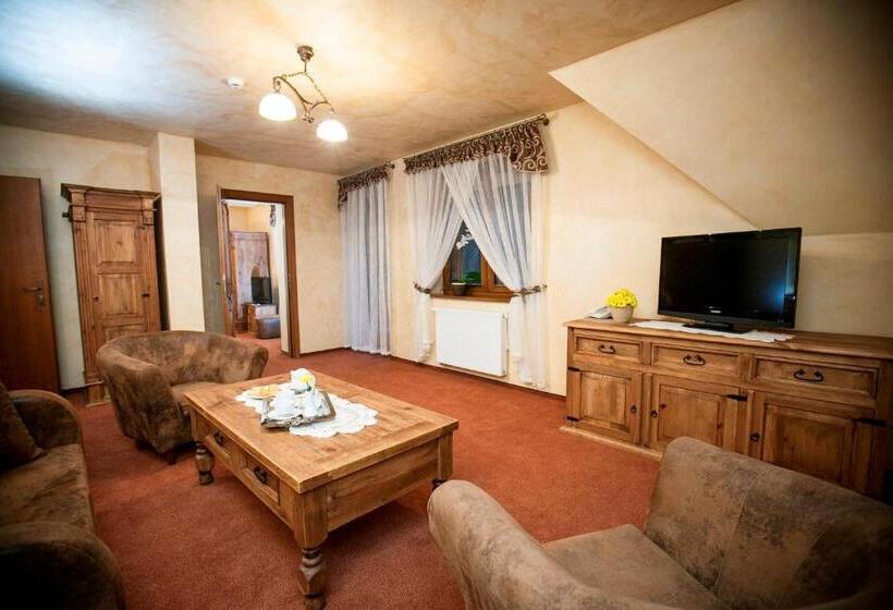 هتل Dwor Karolowka