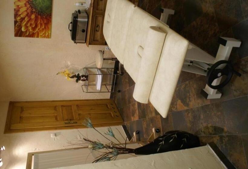 هتل Dwor Karolowka