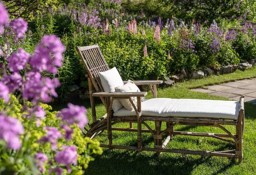 Отель Edelweiss