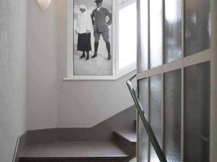 Отель Edelweiss