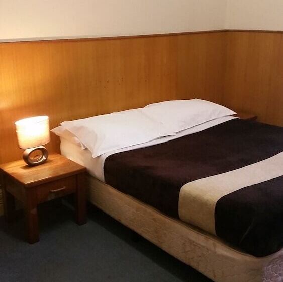 هتل Holiday Lodge