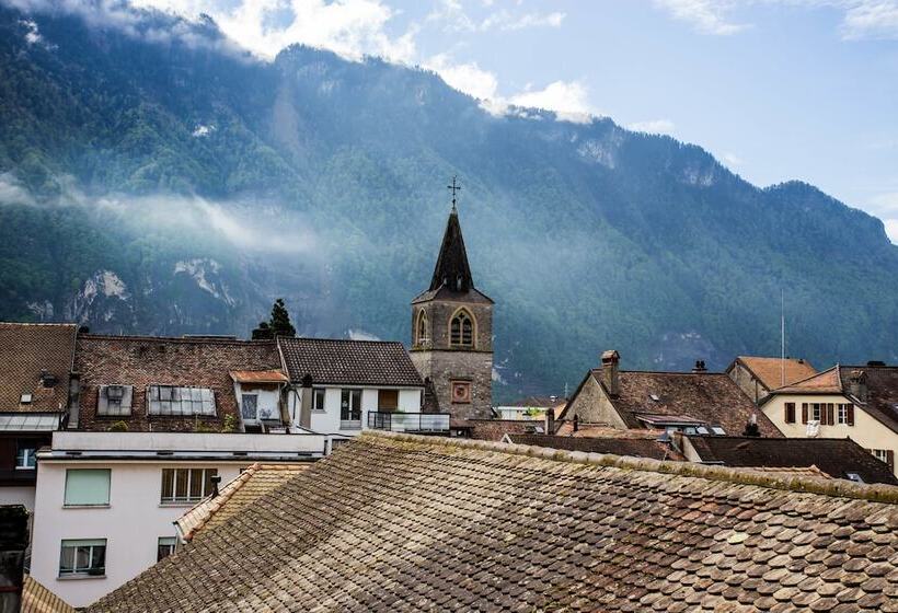 Отель Hôtel Du Port