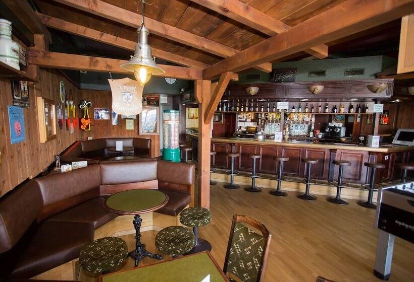 Отель Hôtel Du Port