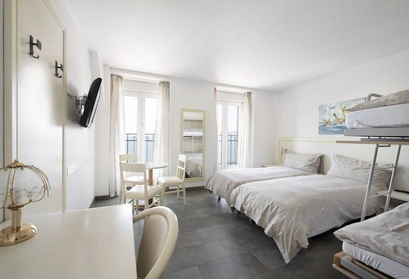 Отель Hôtel Du Port