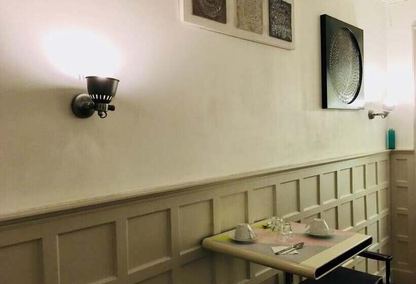 ホテル Hôtel Moderne