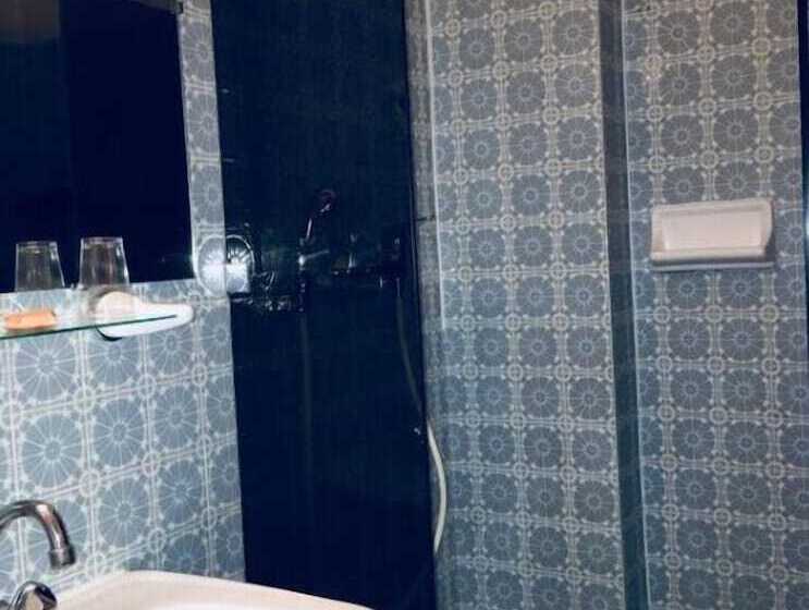 فندق Hôtel Moderne