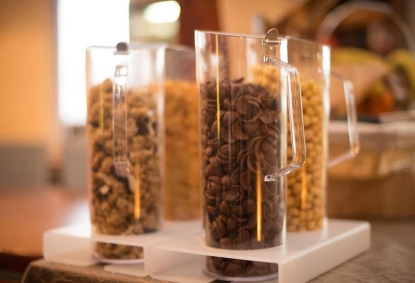 Отель Hôtel Quick Palace Tours Nord