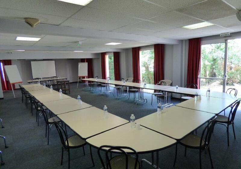 Отель Inspiration By Balladins Villefranche De Rouergue