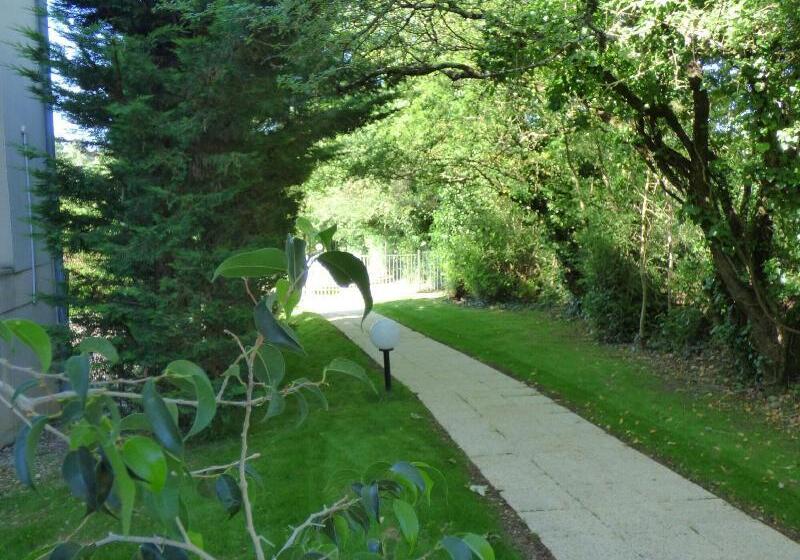 Отель Inspiration By Balladins Villefranche De Rouergue