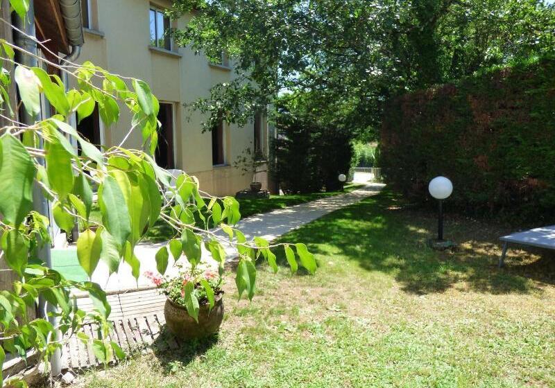 Отель Inspiration By Balladins Villefranche De Rouergue