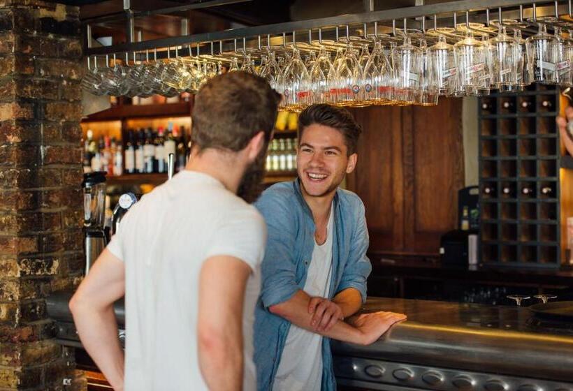 Отель Kings Arms