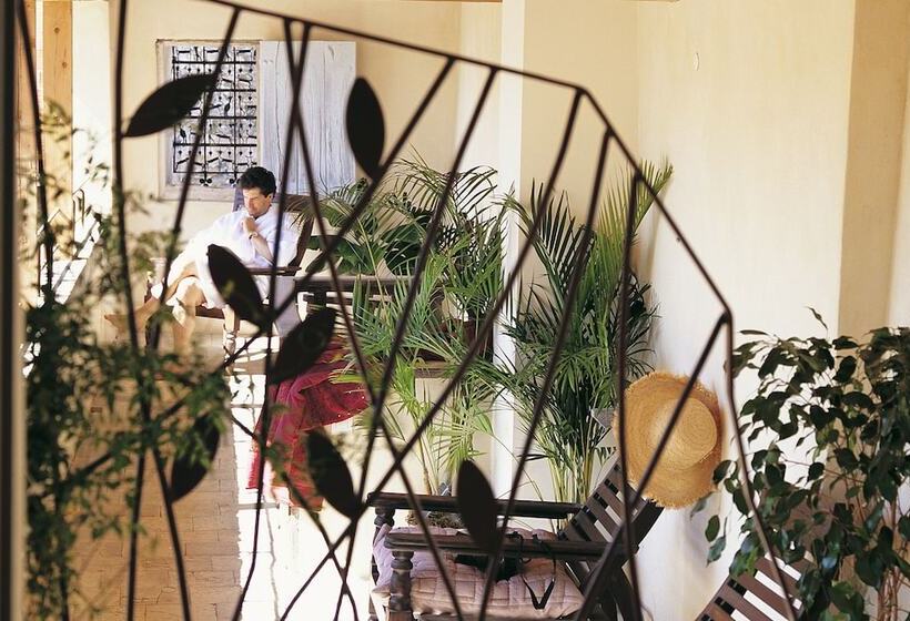 Отель La Maison Sur La Sorgue   Esprit De France