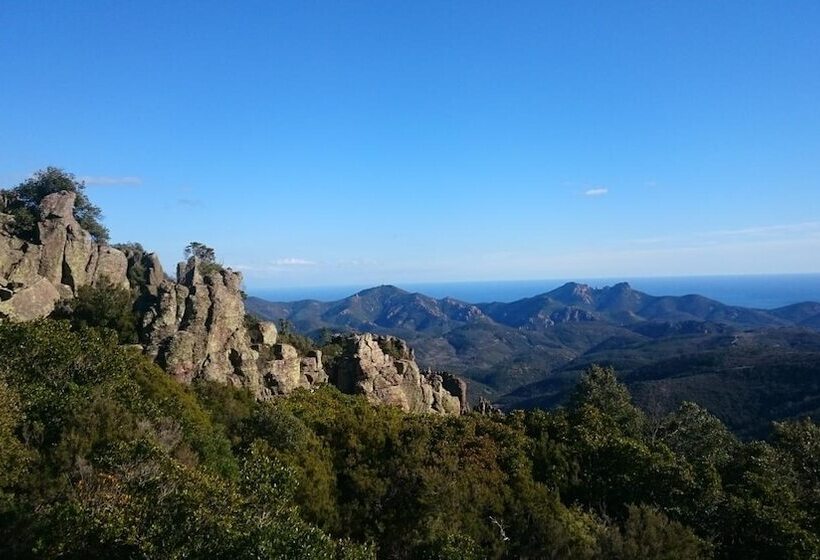 בית מלון כפרי L'estirado Des Adrets