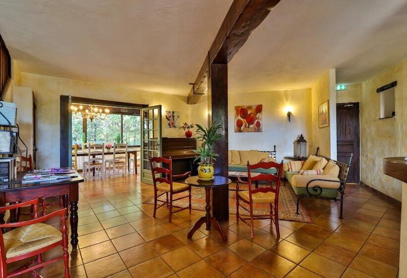 בית מלון כפרי L'estirado Des Adrets