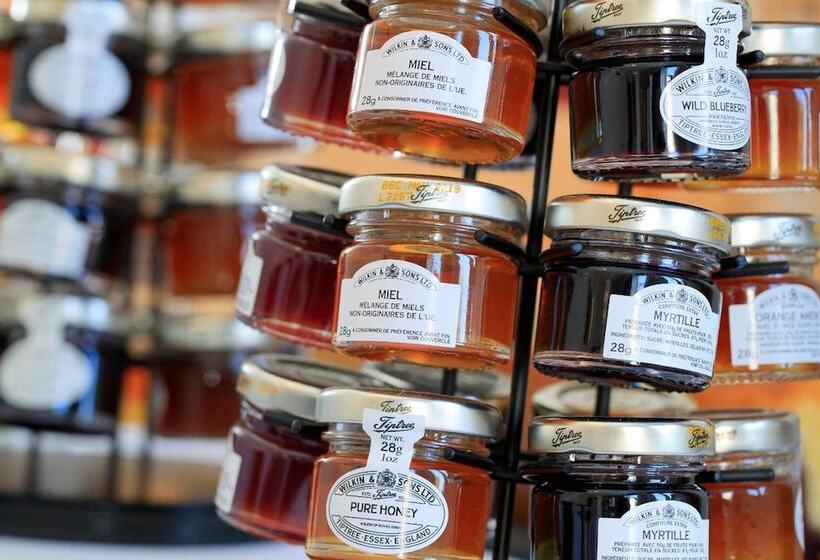 Logis Hotel & Restaurant De La Basilique