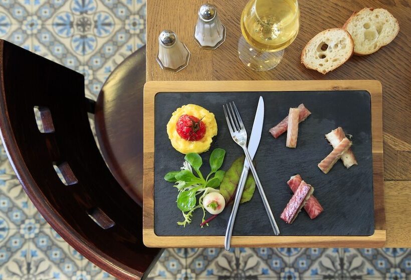 Logis Hotel & Restaurant De La Basilique