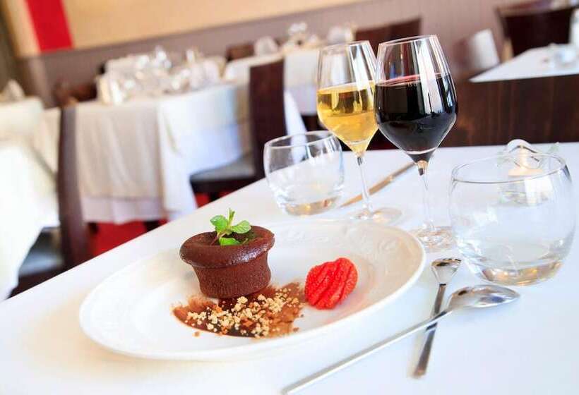 Logis Hotel & Restaurant De La Basilique