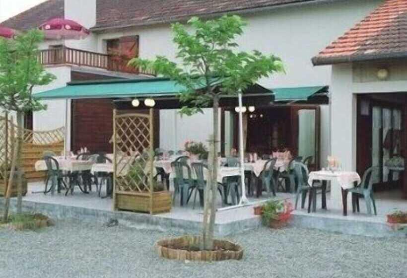 בית מלון כפרי Logis Hôtel Les 3b