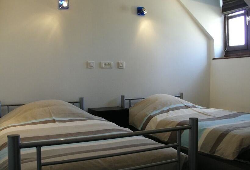 Отель Logis Hôtel & Restaurant Le Montligeon