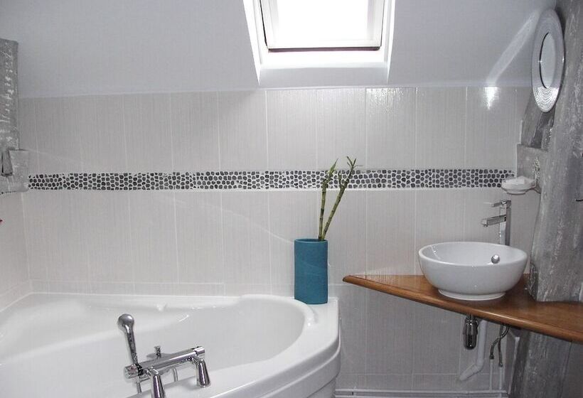 Отель Logis Hôtel & Restaurant Le Montligeon