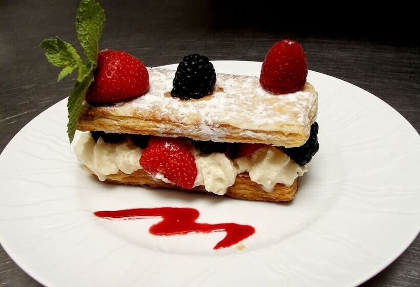 Отель Logis Hôtel & Restaurant Le Montligeon