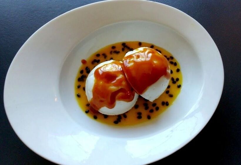 Отель Logis Hôtel & Restaurant Le Montligeon