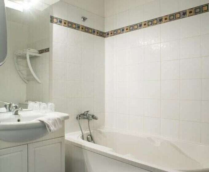 Logis Hotel Le Clos Des Oliviers