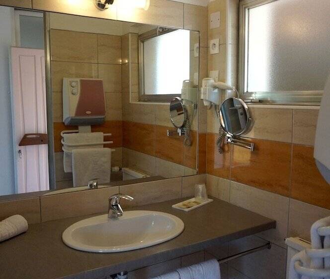 Logis Hotel Le Col De L Ange