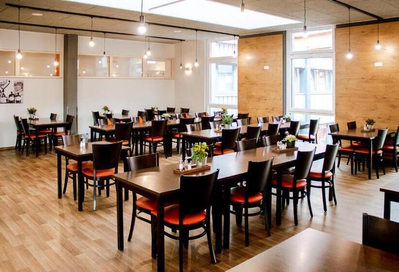 Orange Hotel Und Apartments