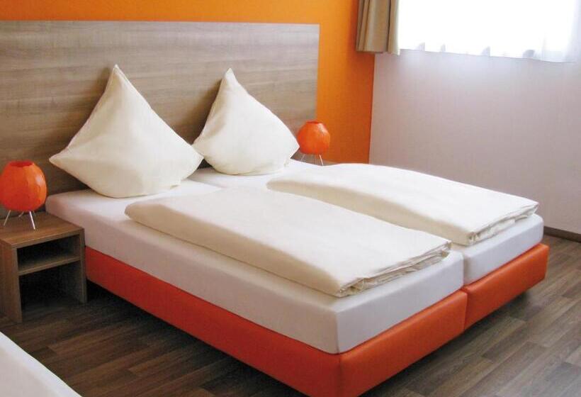 Orange Hotel Und Apartments
