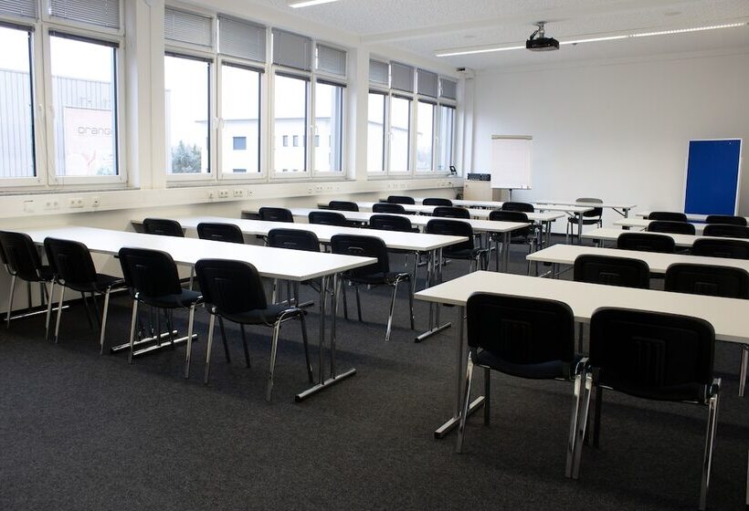 Orange Hotel Und Apartments