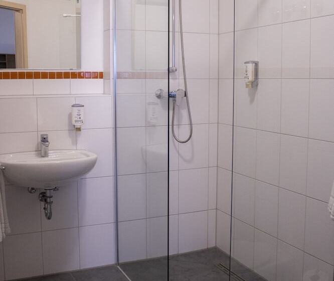 Orange Hotel Und Apartments