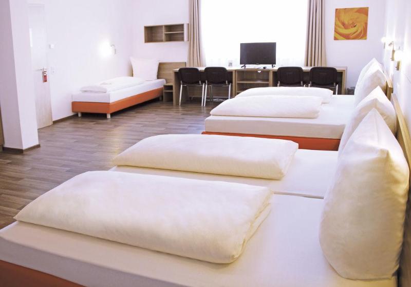 Orange Hotel Und Apartments