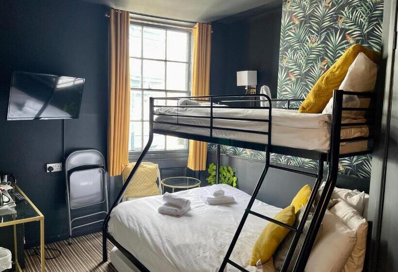 Brighton Black Hotel & Hot Tubs