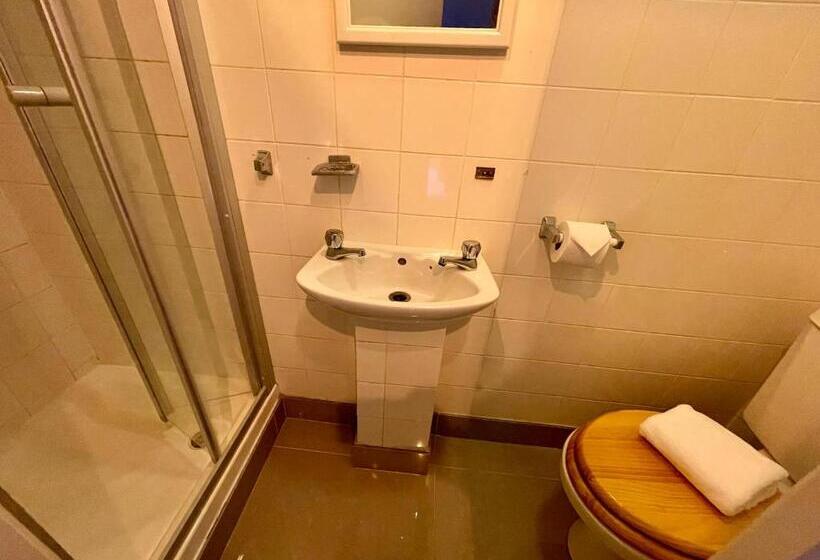 Brighton Black Hotel & Hot Tubs