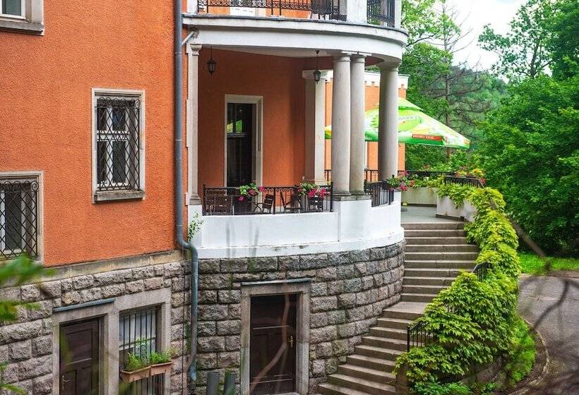 בית מלון כפרי Pałac Paulinum