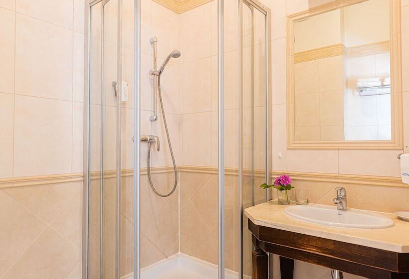 בית מלון כפרי Pałac Paulinum