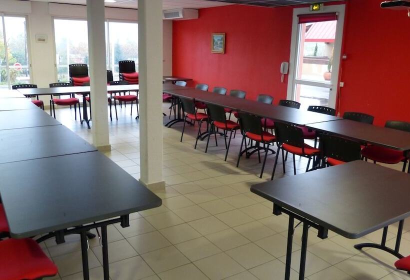 Отель Restaurant Les Chataigniers