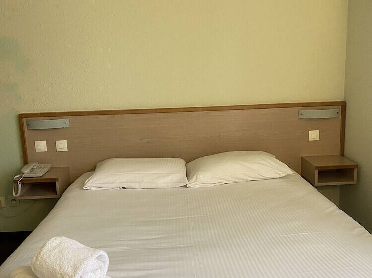 호텔 Restaurant Les Chataigniers