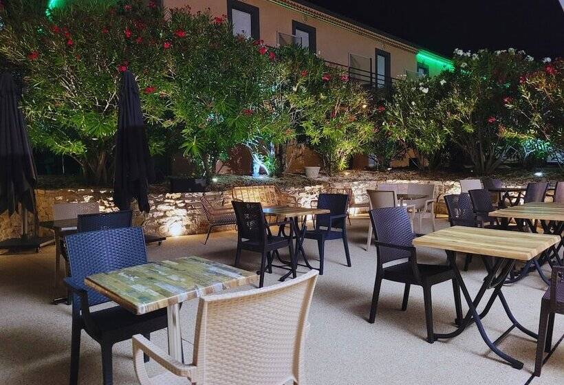 Отель Restaurant Les Chataigniers